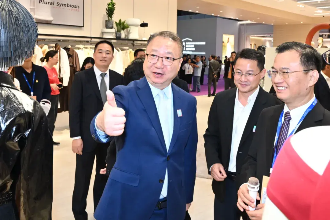 虎门富民联合主办“三会” 圆满成功；FU・GO富民商城开启 “永不落幕”服装展销选品商业新模式，每天营业9小时！