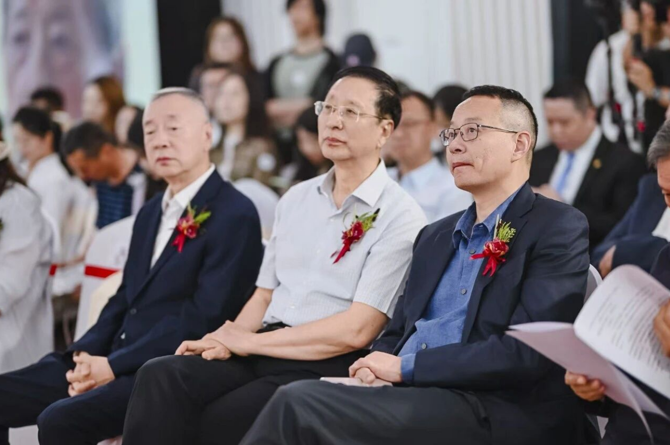 云巅驰骋 马到平安——马欣乐作品展开幕式在深圳平安金融中心隆重举行(图2)