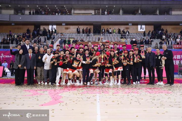 
			四川女篮卫冕成功，李梦当选MVP，WCBA圆满落幕，下一步备战奥运
		