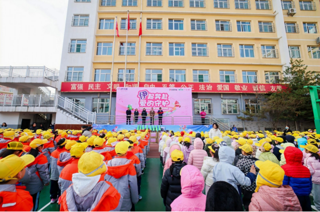 世界电影产业大会集团入围2025中国百强文娱排行榜 以湾区为核打造全球电影产业"达沃斯"